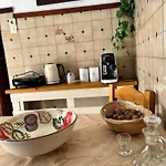 Semesterbostad Partarolos Traditional House *