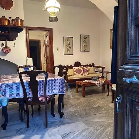 度假居 Partarolos Traditional House