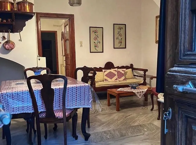 펜션 Partarolos Traditional House